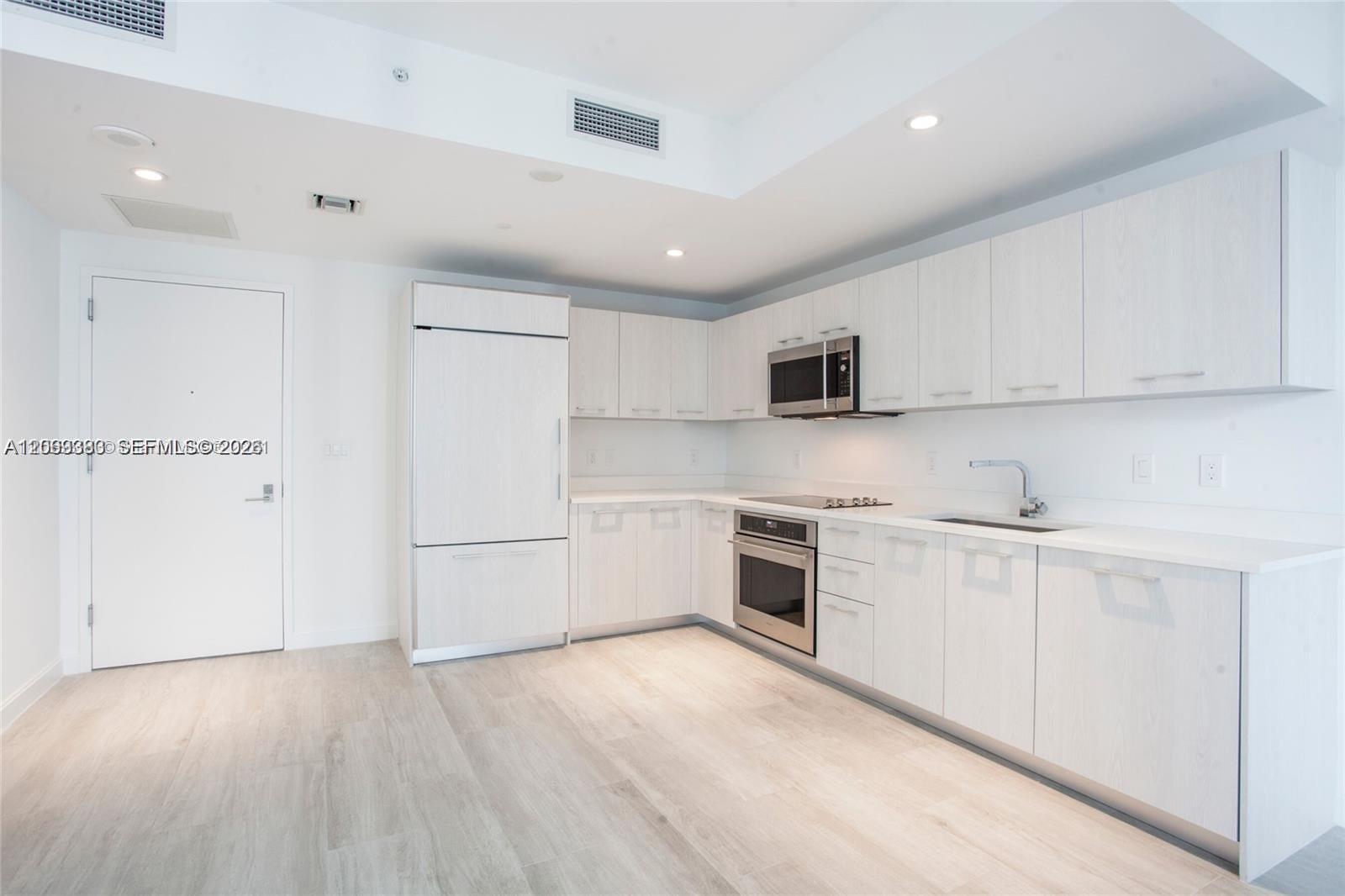 55 SW 9th St # 1907, Miami FL 33130 photo 2
