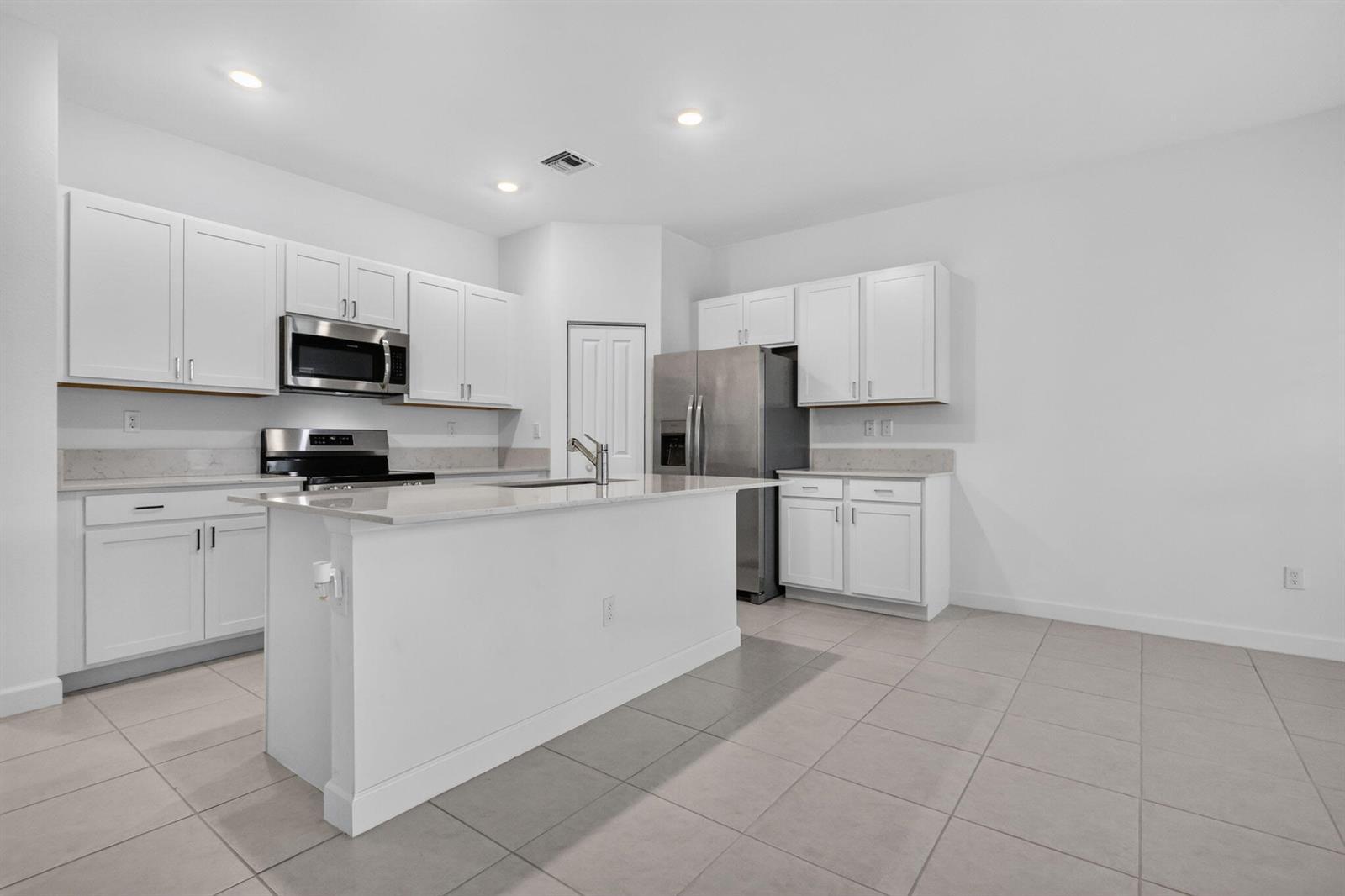 4168 Lagoon Shore Drive, Lake Worth FL 33467 photo 3