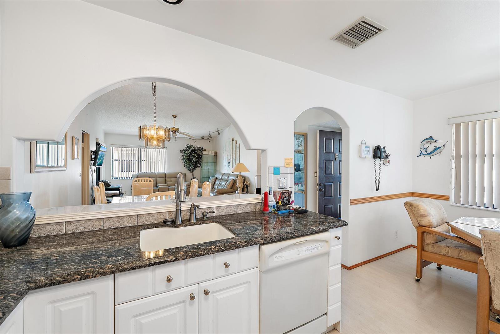 7633 Tahiti Lane # 204, Lake Worth FL 33467 photo 4
