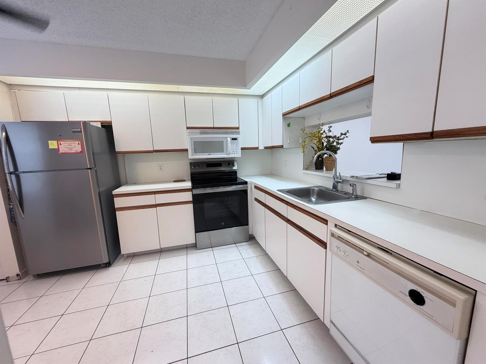 800 SW 125th Way # 308O, Pembroke Pines FL 33027 photo 3