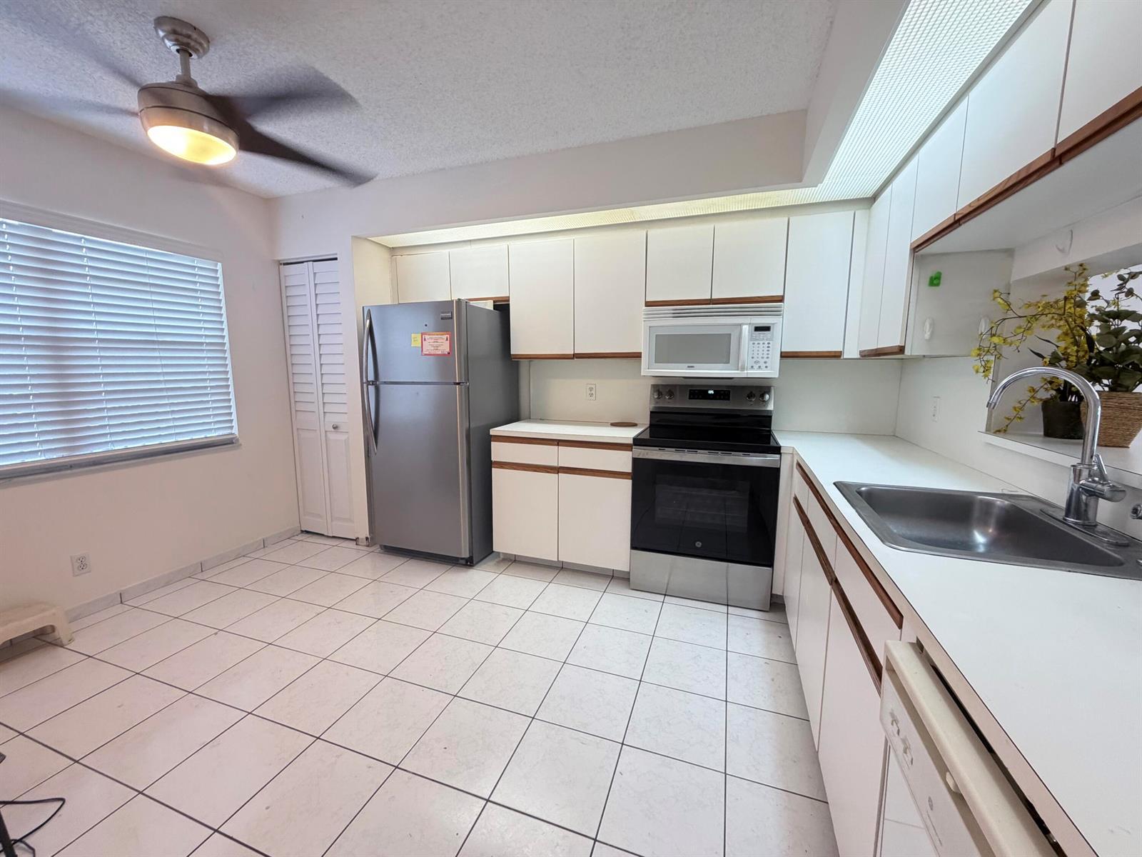 800 SW 125th Way # 308O, Pembroke Pines FL 33027 photo 4