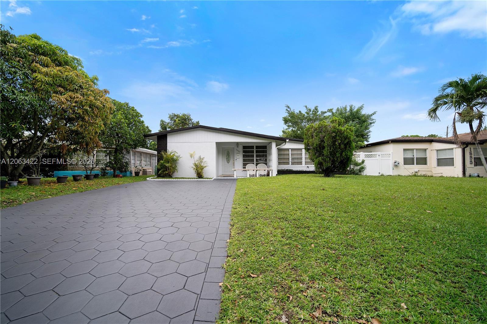 1645 NE 169th St, North Miami Beach FL 33162 photo 2