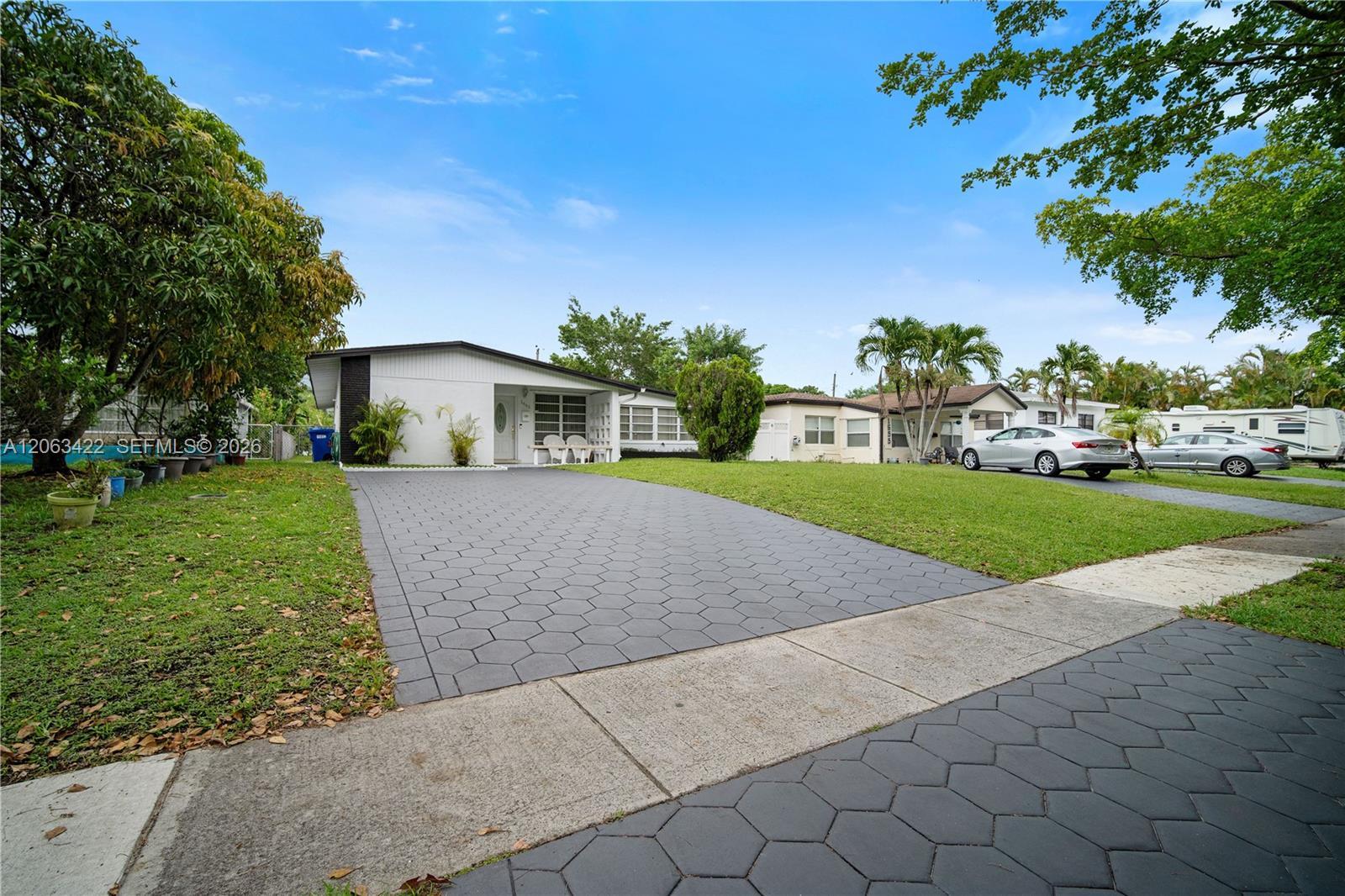 1645 NE 169th St, North Miami Beach FL 33162 photo 4
