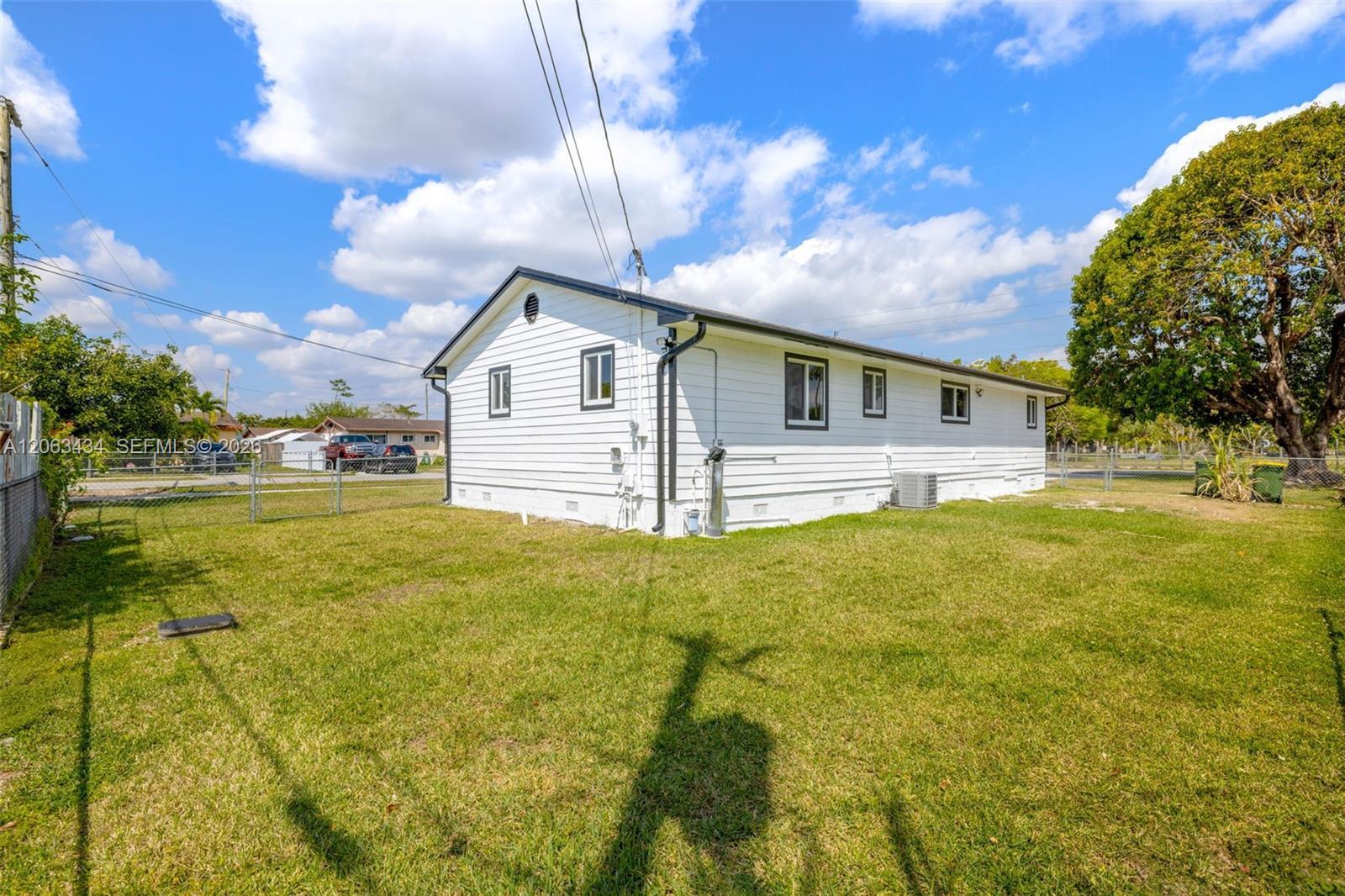 1867 NW 8th Ave, Homestead FL 33030 photo 4