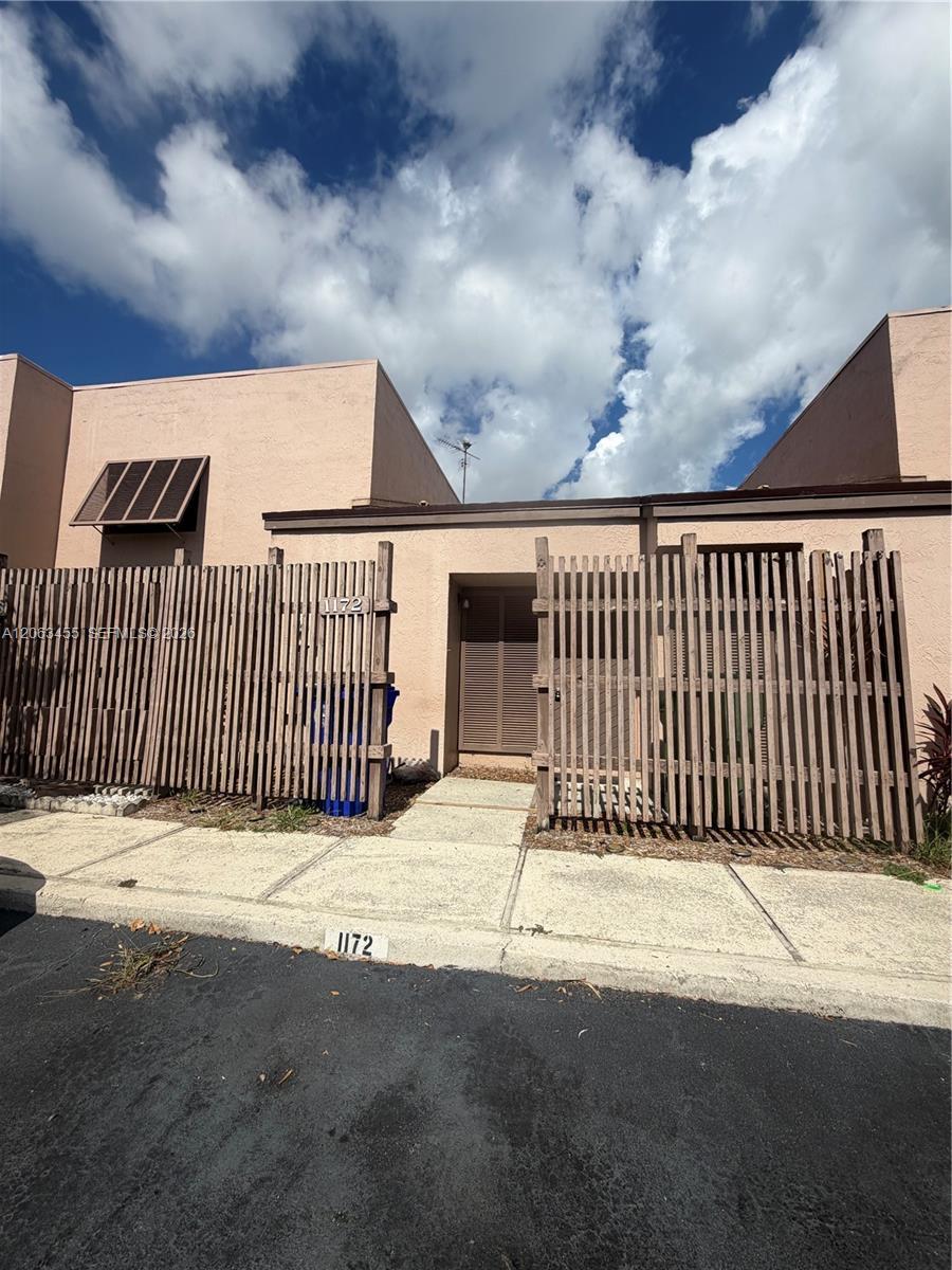 1172 NW 122nd Ter, Pembroke Pines FL 33026 photo 2