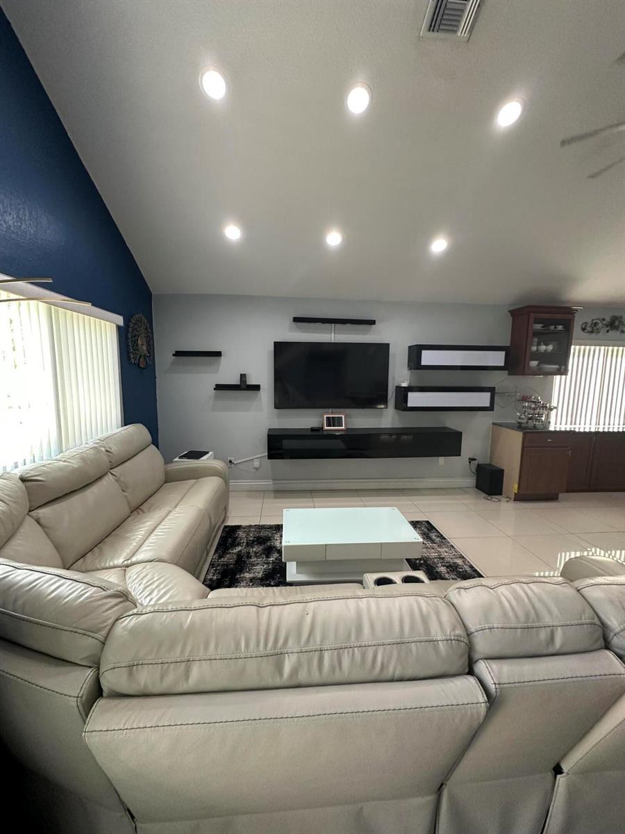 8 ELTON Place, Boynton Beach FL 33426 photo 2