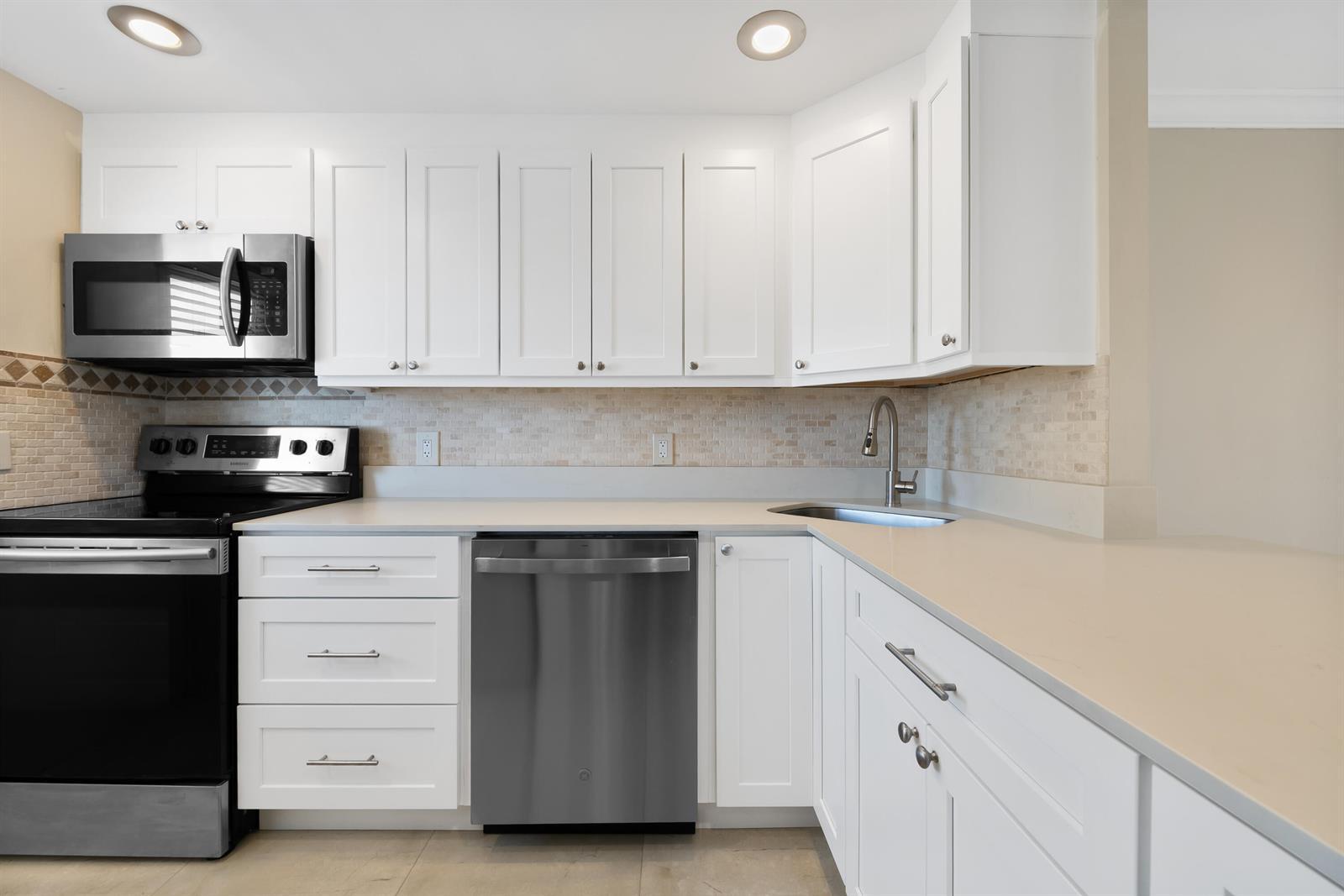 400 N FEDERAL Highway # 408, Deerfield Beach FL 33441 photo 2