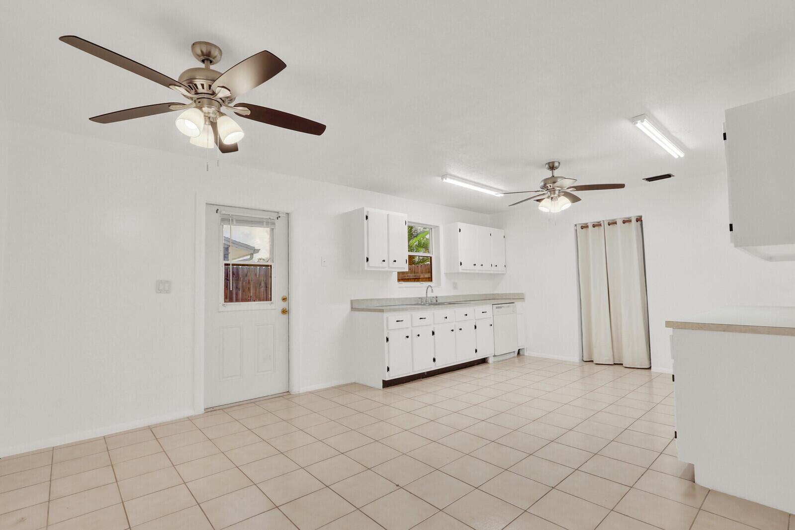357 Garden Boulevard, Palm Beach Gardens FL 33410 photo 5
