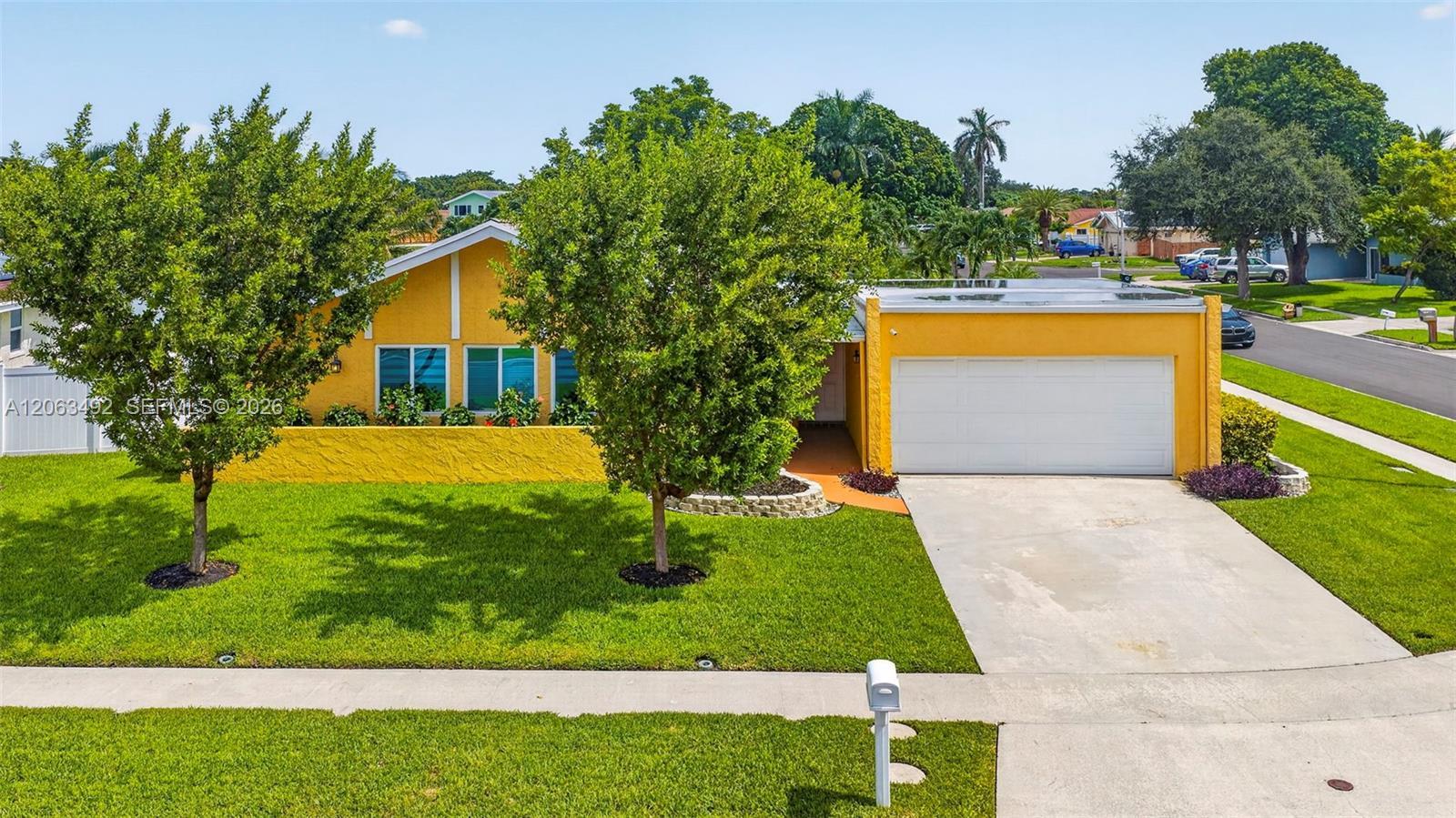 725 NW 49th Ave, Coconut Creek FL 33063 photo 2