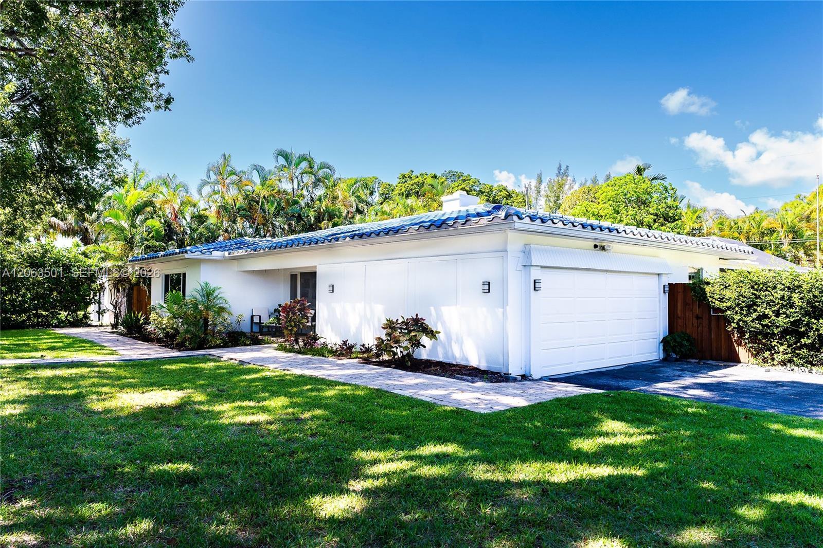 1529 Bayview Dr, Fort Lauderdale FL 33304 photo 2