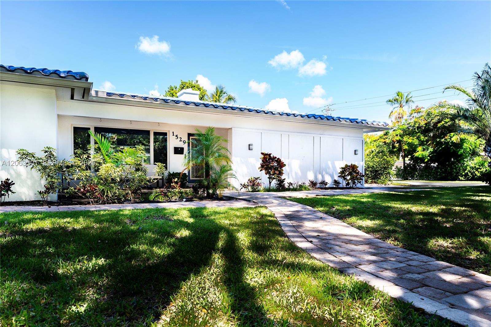 1529 Bayview Dr, Fort Lauderdale FL 33304 photo 3