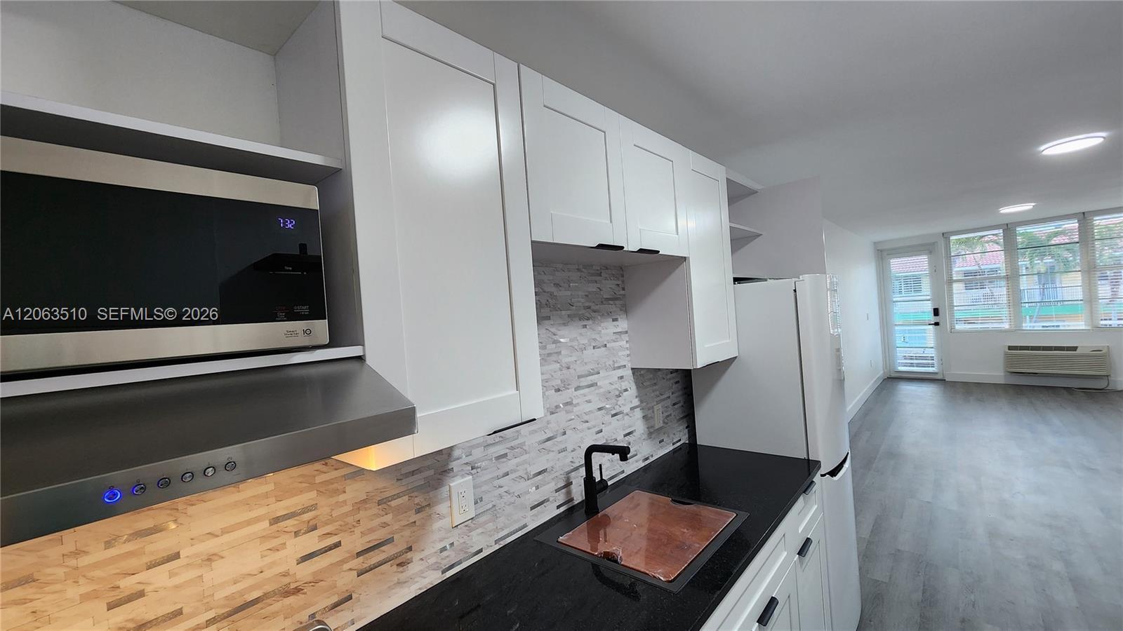 300 74th St # 14, Miami Beach FL 33141 photo 3