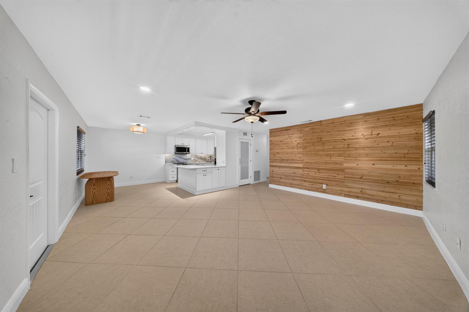2319 Tamarind Drive, Fort Pierce FL 34949 photo 4