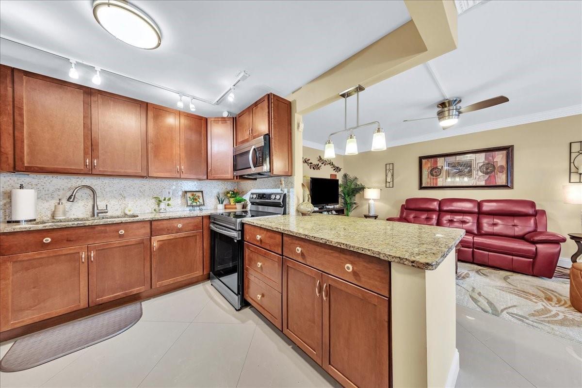 2047 WOLVERTON C, Boca Raton FL 33434 photo 3