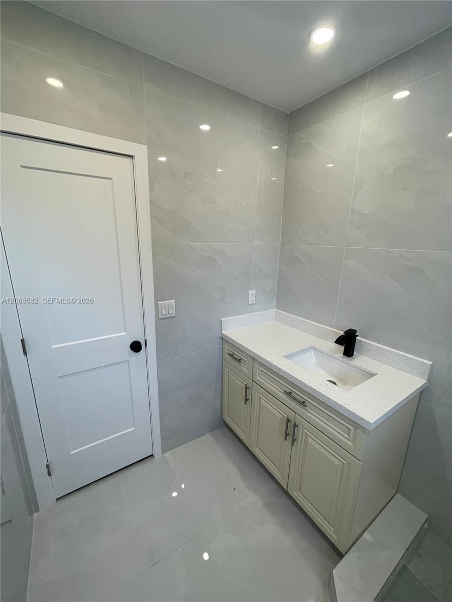 2352 SW 26th Ln, Miami FL 33133 photo 4