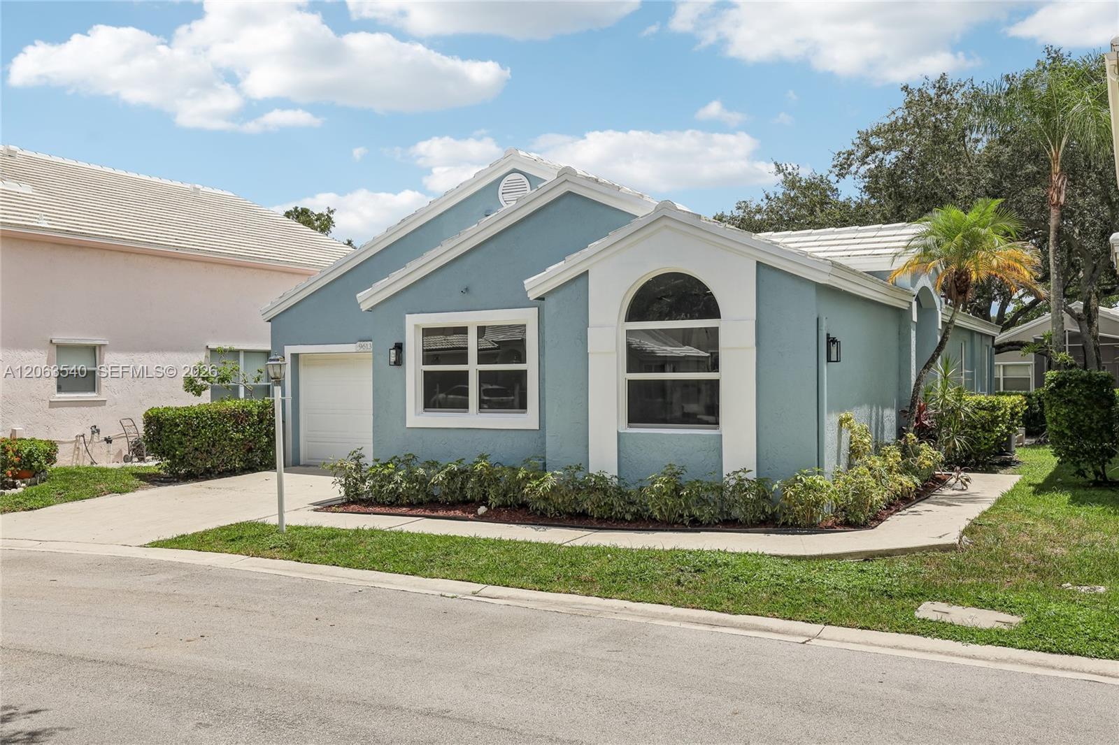 9613 NW 8th Cir, Plantation FL 33324 photo 2