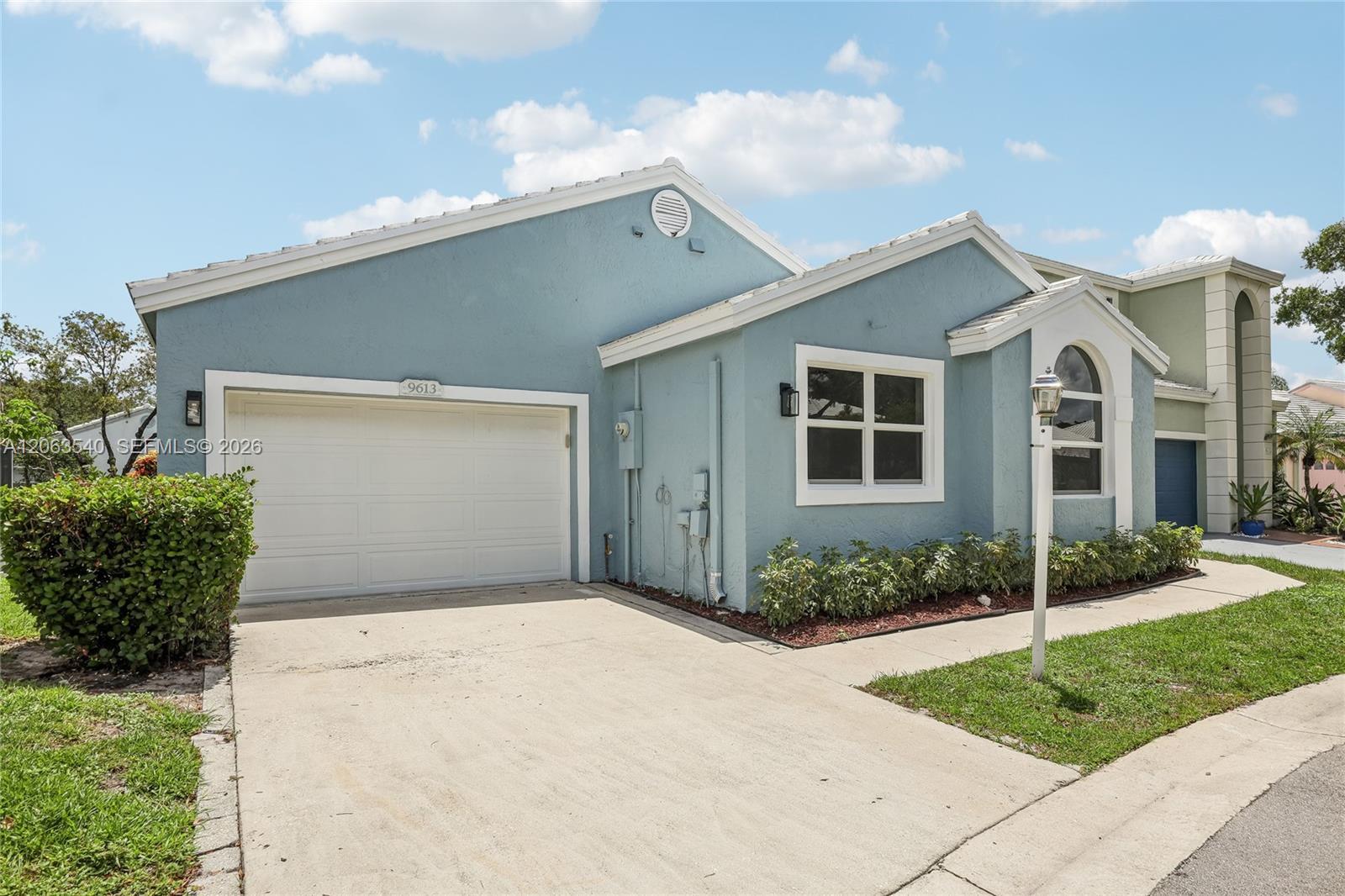 9613 NW 8th Cir, Plantation FL 33324 photo 4