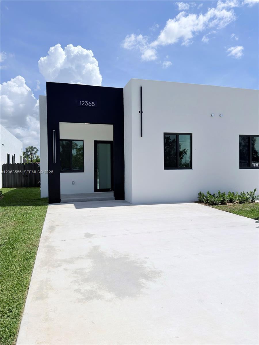 12368 SW 219th St, Miami FL 33170 photo 2