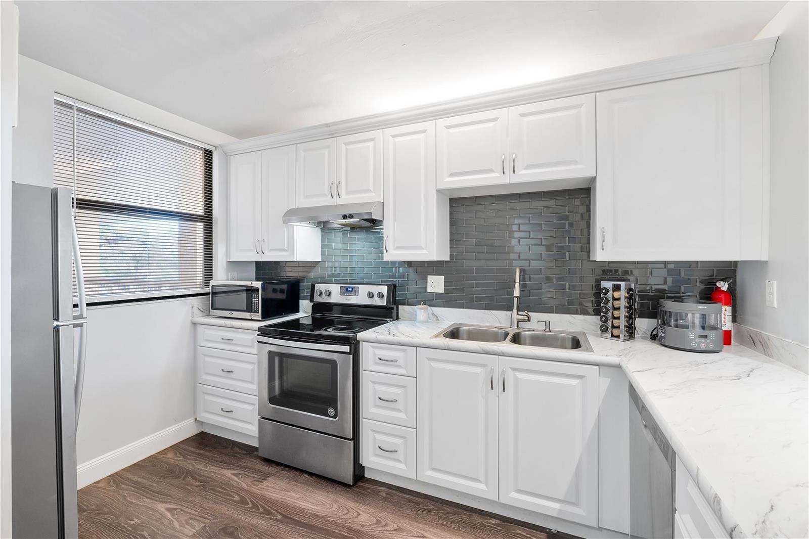 8437 FOREST HILLS Drive # 203, Coral Springs FL 33065 photo 4
