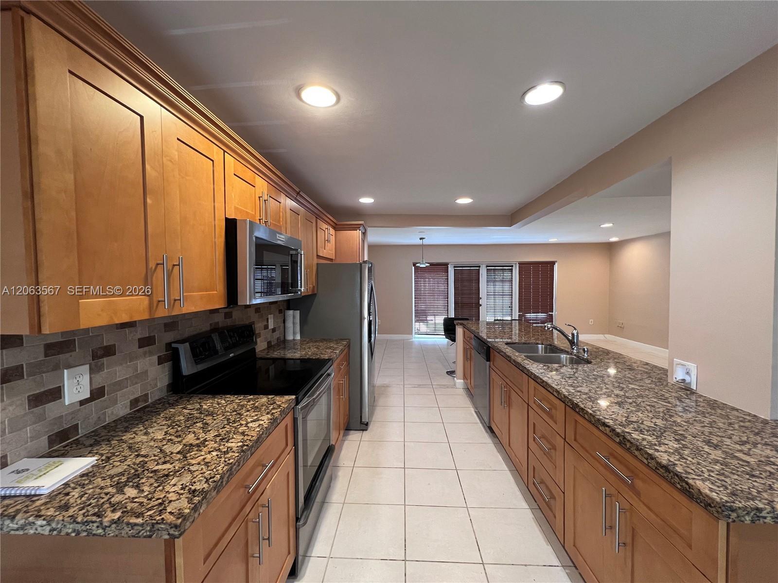 2750 N 34th Ave # 9D, Hollywood FL 33021 photo 2