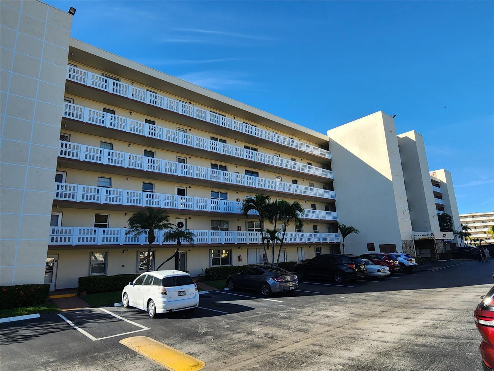 321 SE 3rd Street # 302, Dania Beach FL 33004