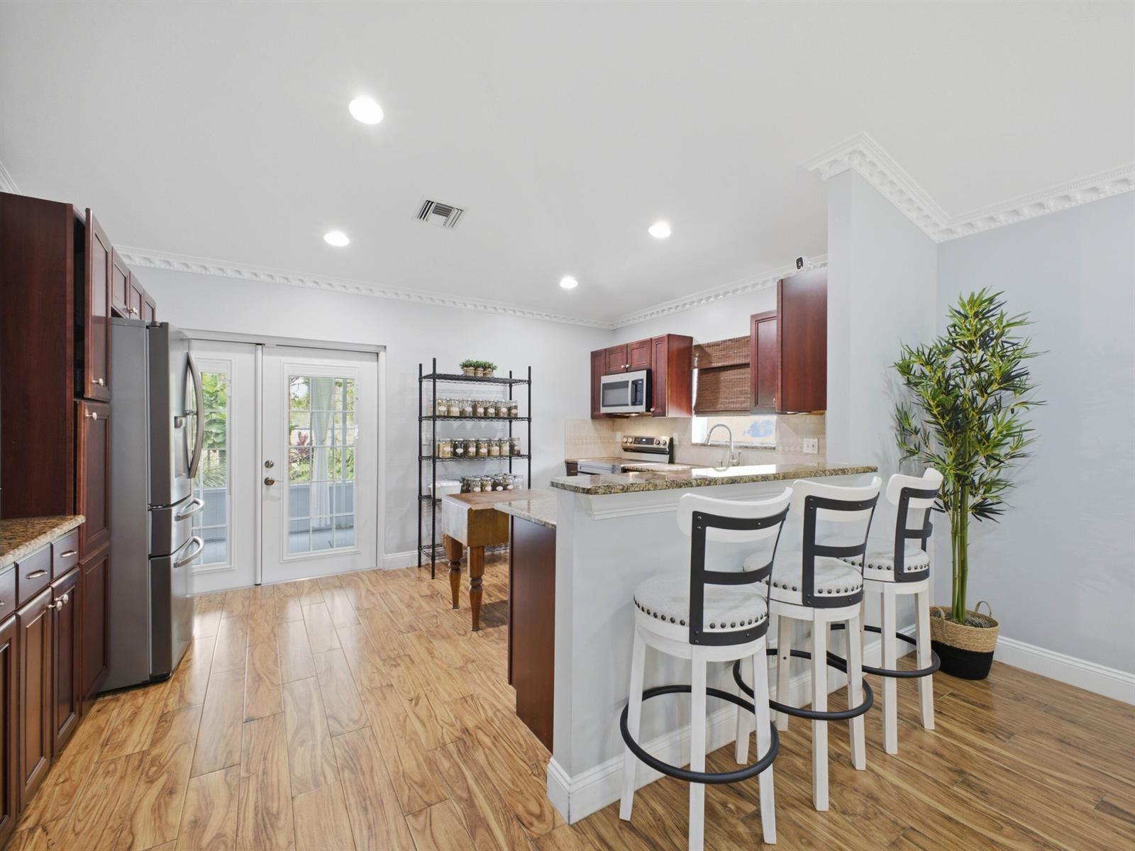 5418 CLUB Circle, Haverhill FL 33415 photo 5