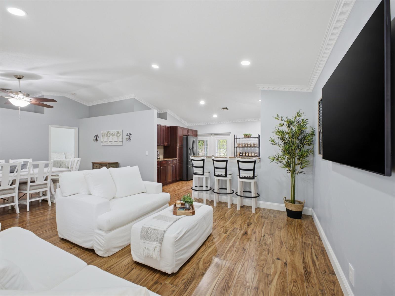 5418 CLUB Circle, Haverhill FL 33415 photo 4