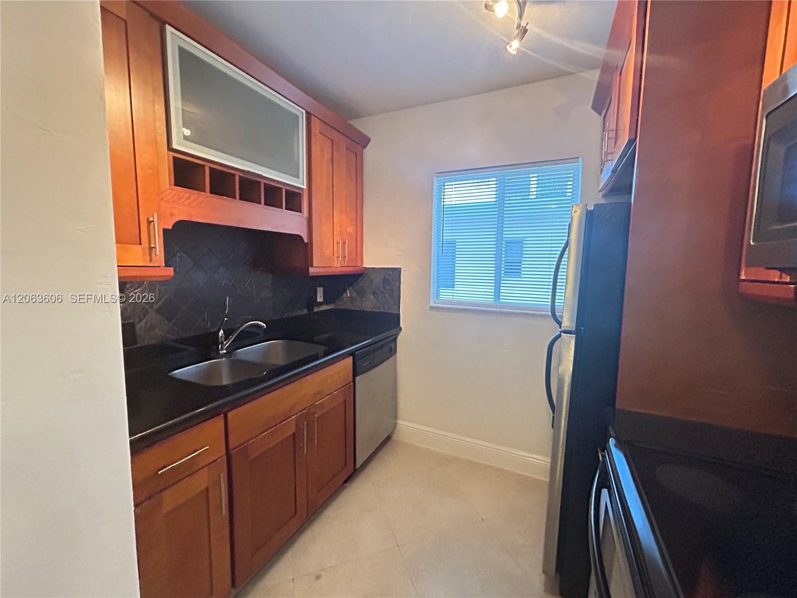 2880 PINE TREE DR # 10, Miami Beach FL 33140 photo 5