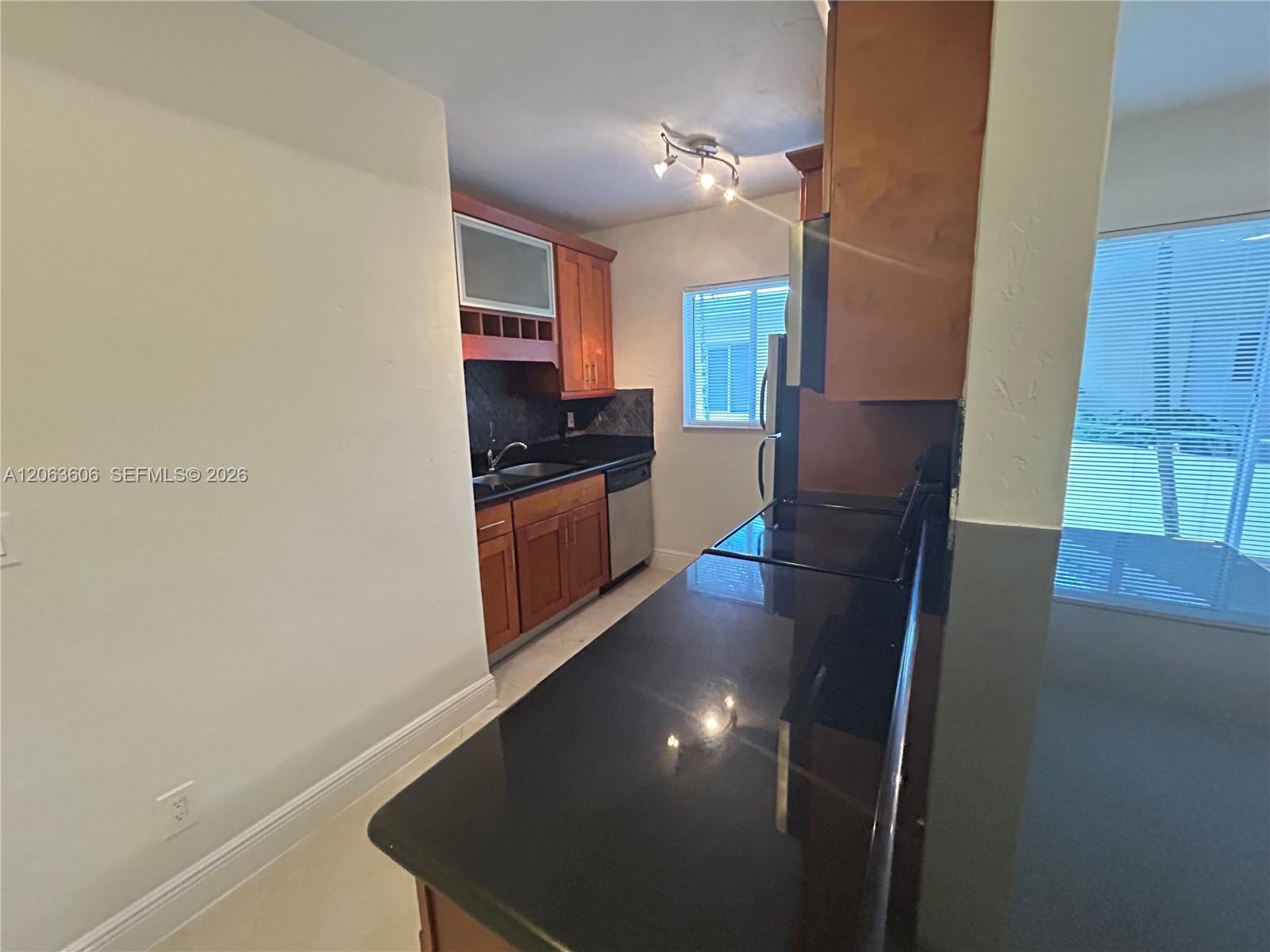 2880 PINE TREE DR # 10, Miami Beach FL 33140 photo 4