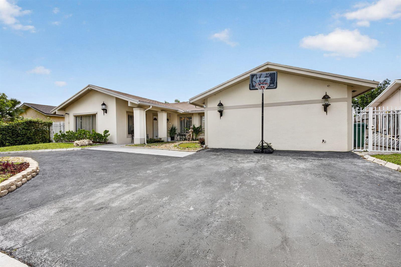 910 NE 205TH Street, Miami FL 33179 photo 4