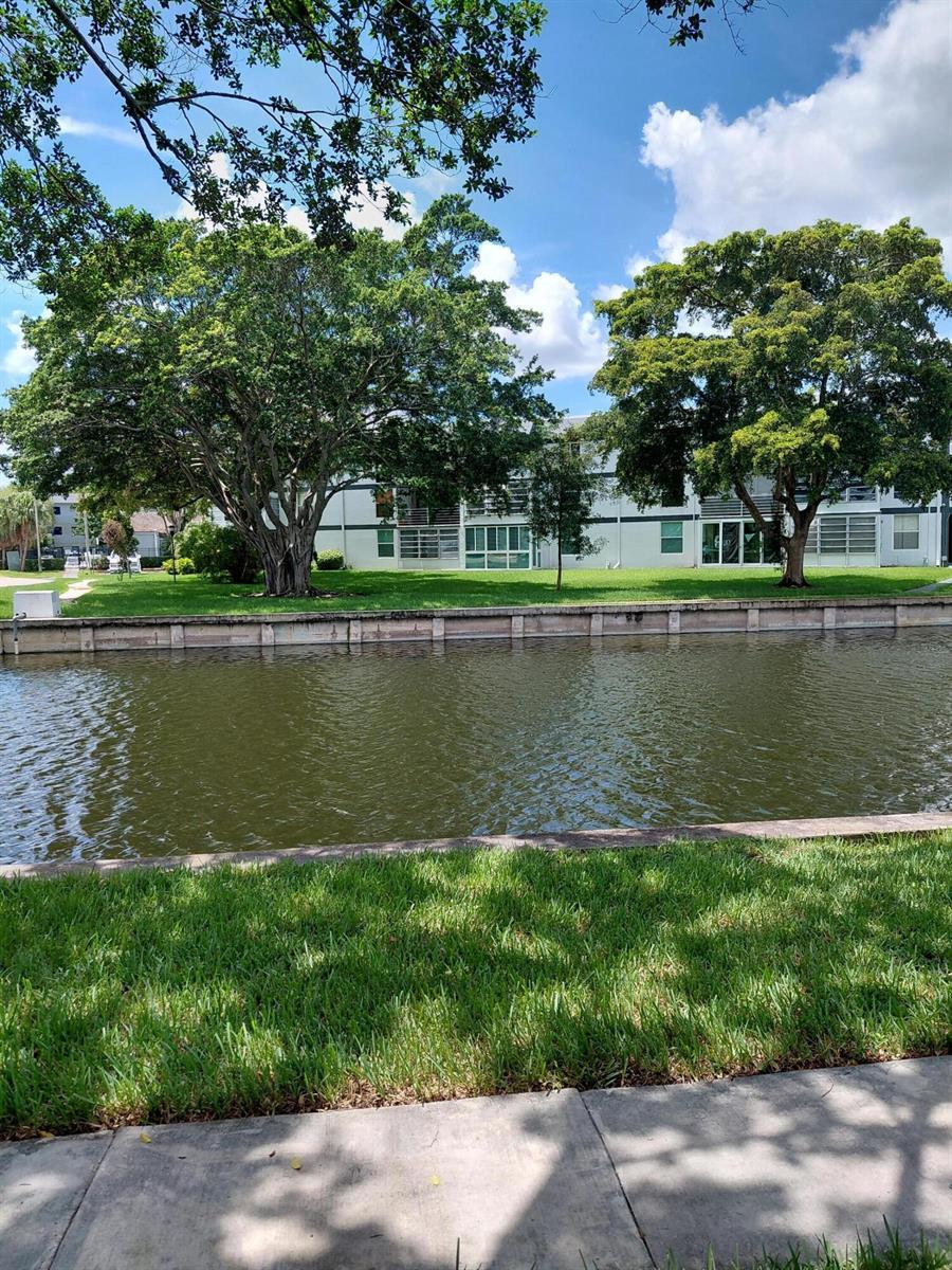 8350 SANDS POINT Boulevard # 102E, Tamarac FL 33321 photo 2