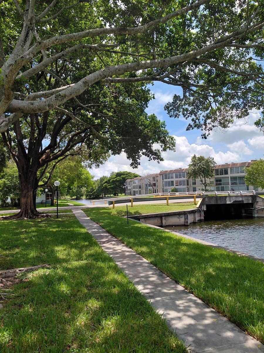8350 SANDS POINT Boulevard # 102E, Tamarac FL 33321 photo 3