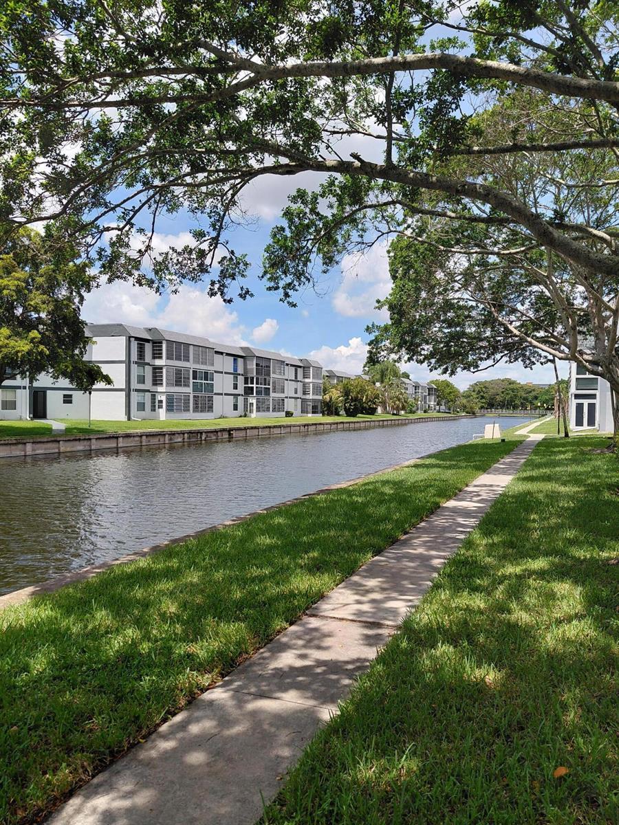 8350 SANDS POINT Boulevard # 102E, Tamarac FL 33321 photo 4