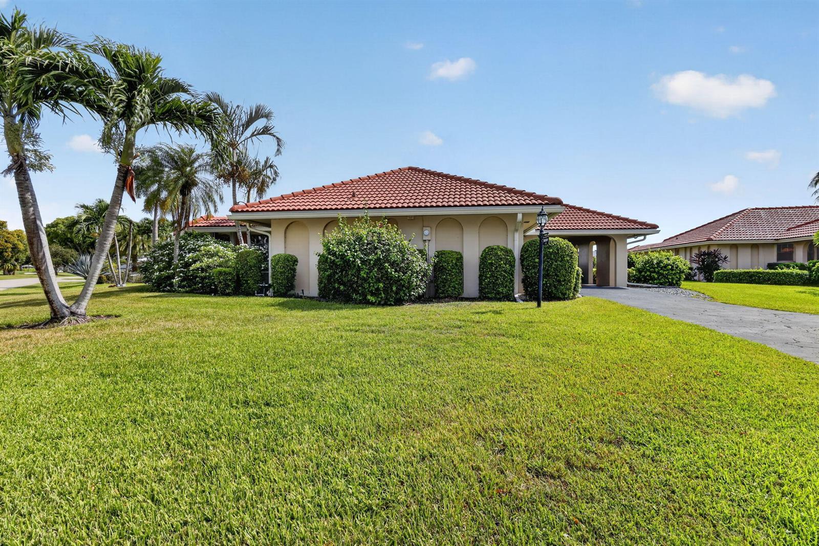 213 Rio Vista Circle, Atlantis FL 33462 photo 2