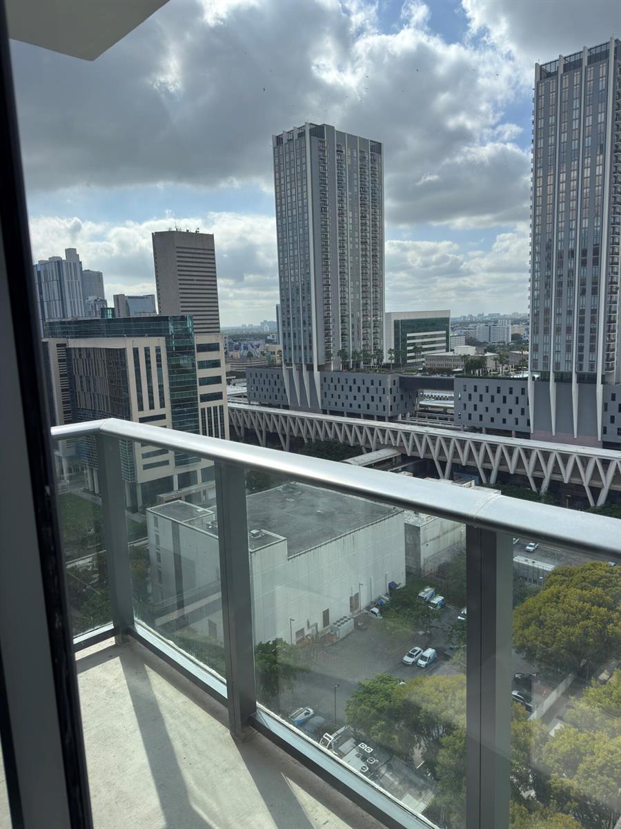 11 NE 6TH Street # 2215, Miami FL 33132