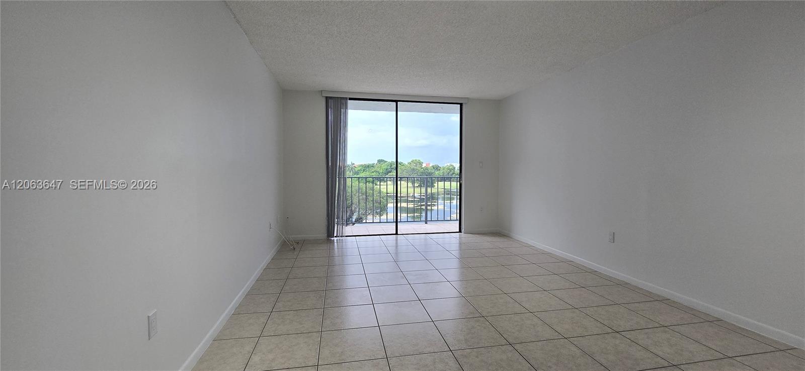 9688 Fontainebleau Blvd # 404, Miami FL 33172 photo 2