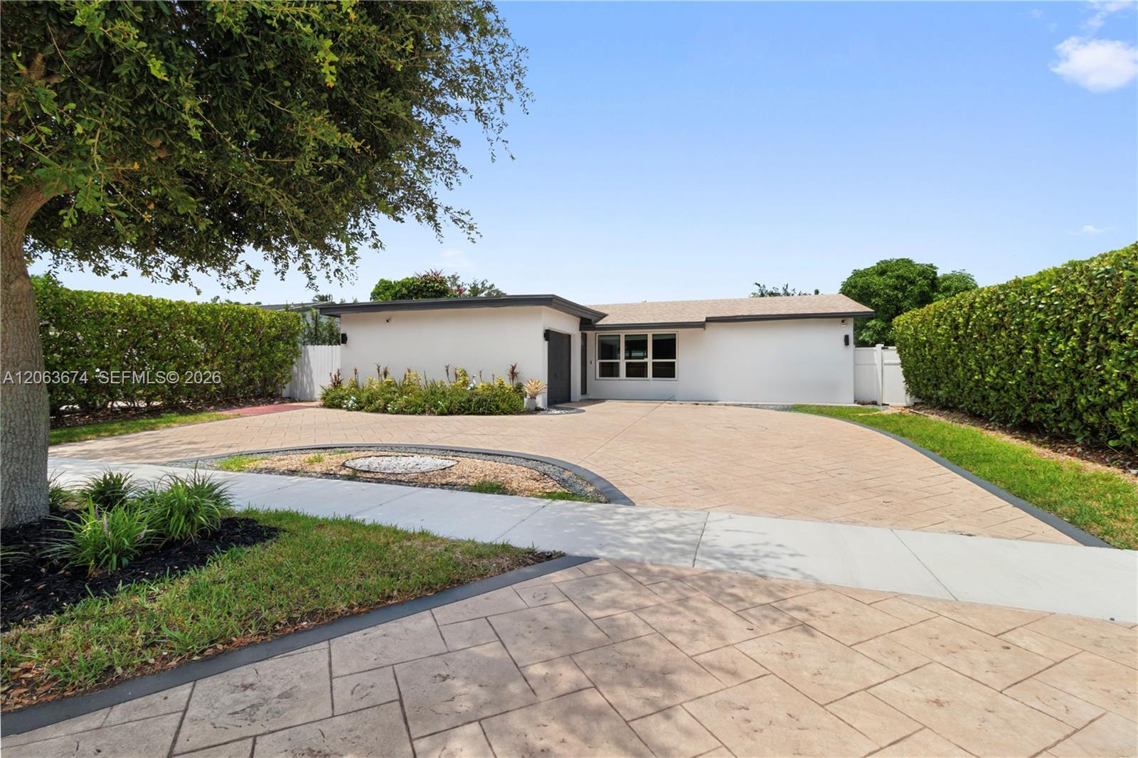 1150 N Douglas Rd, Pembroke Pines FL 33024
