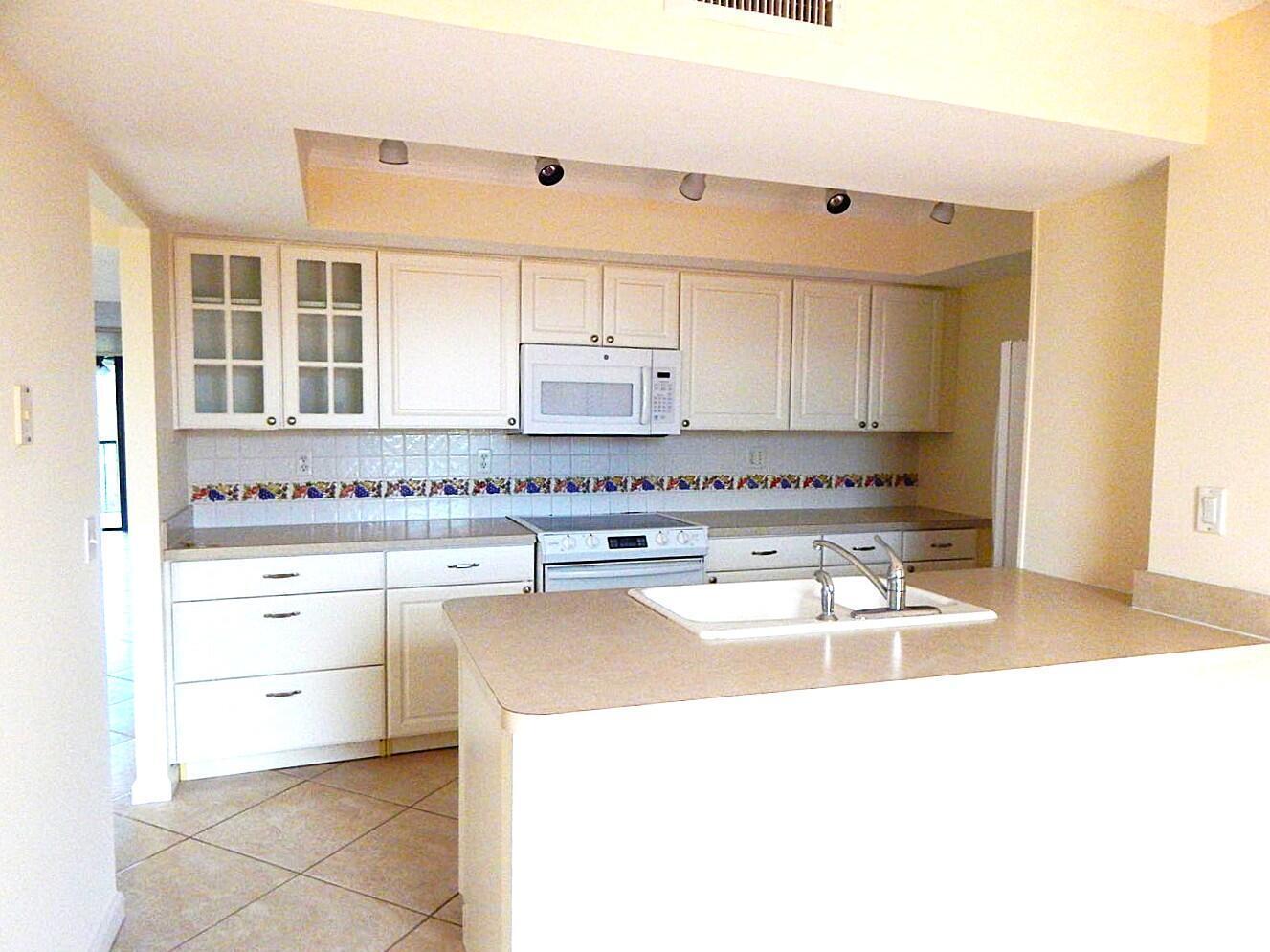 5250 WOODLAND LAKES Drive # 231, Palm Beach Gardens FL 33418 photo 4