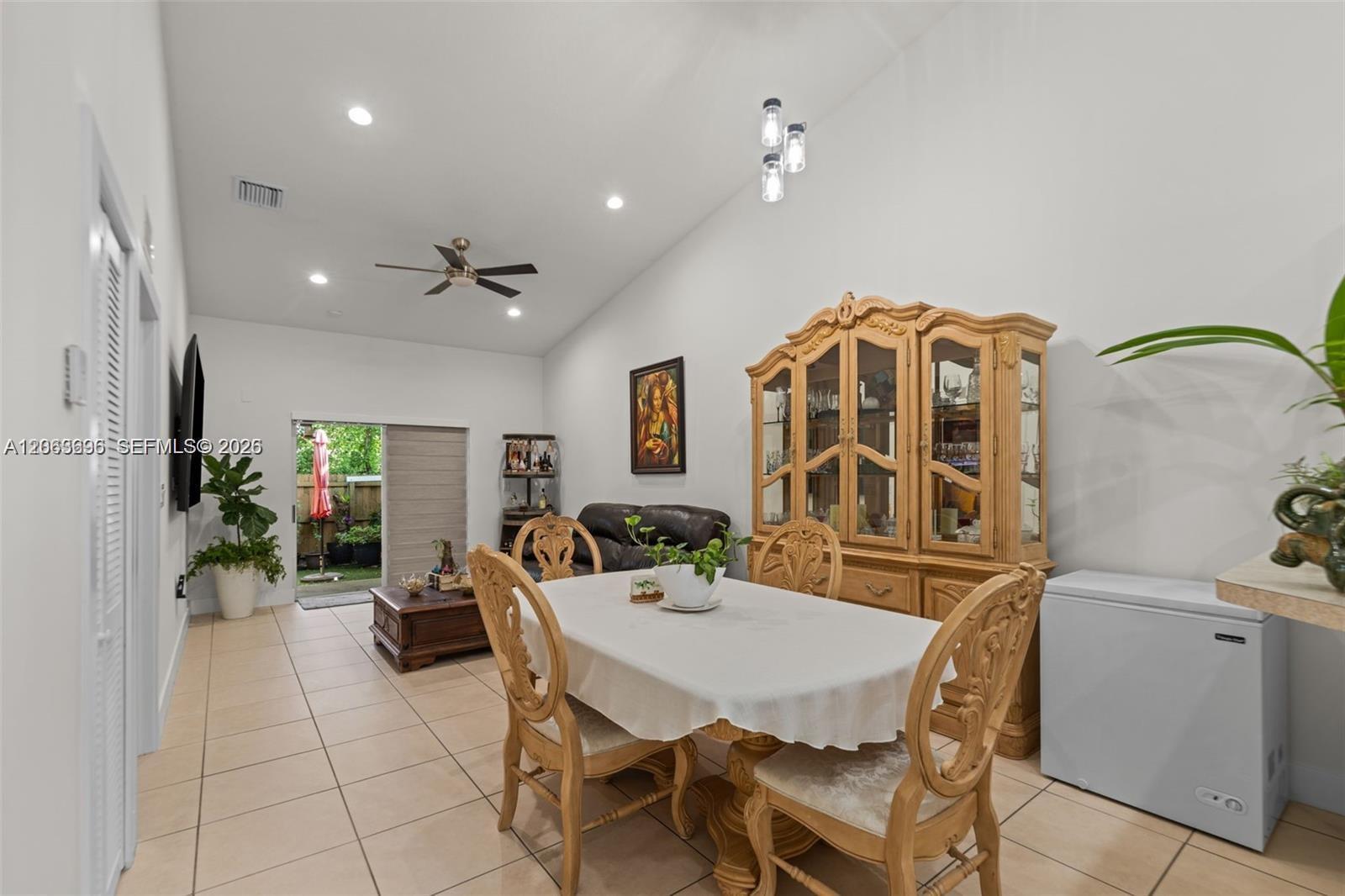 3220 NE 11th Dr, Homestead FL 33033 photo 4
