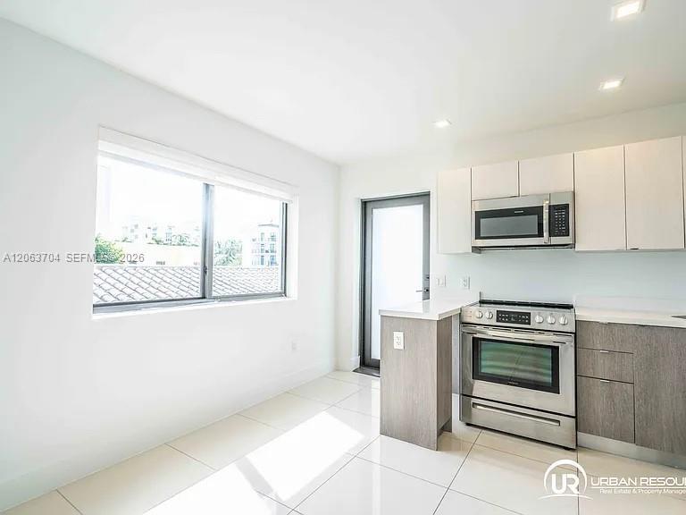 1971 Bay Dr # 122, Miami Beach FL 33141 photo 2