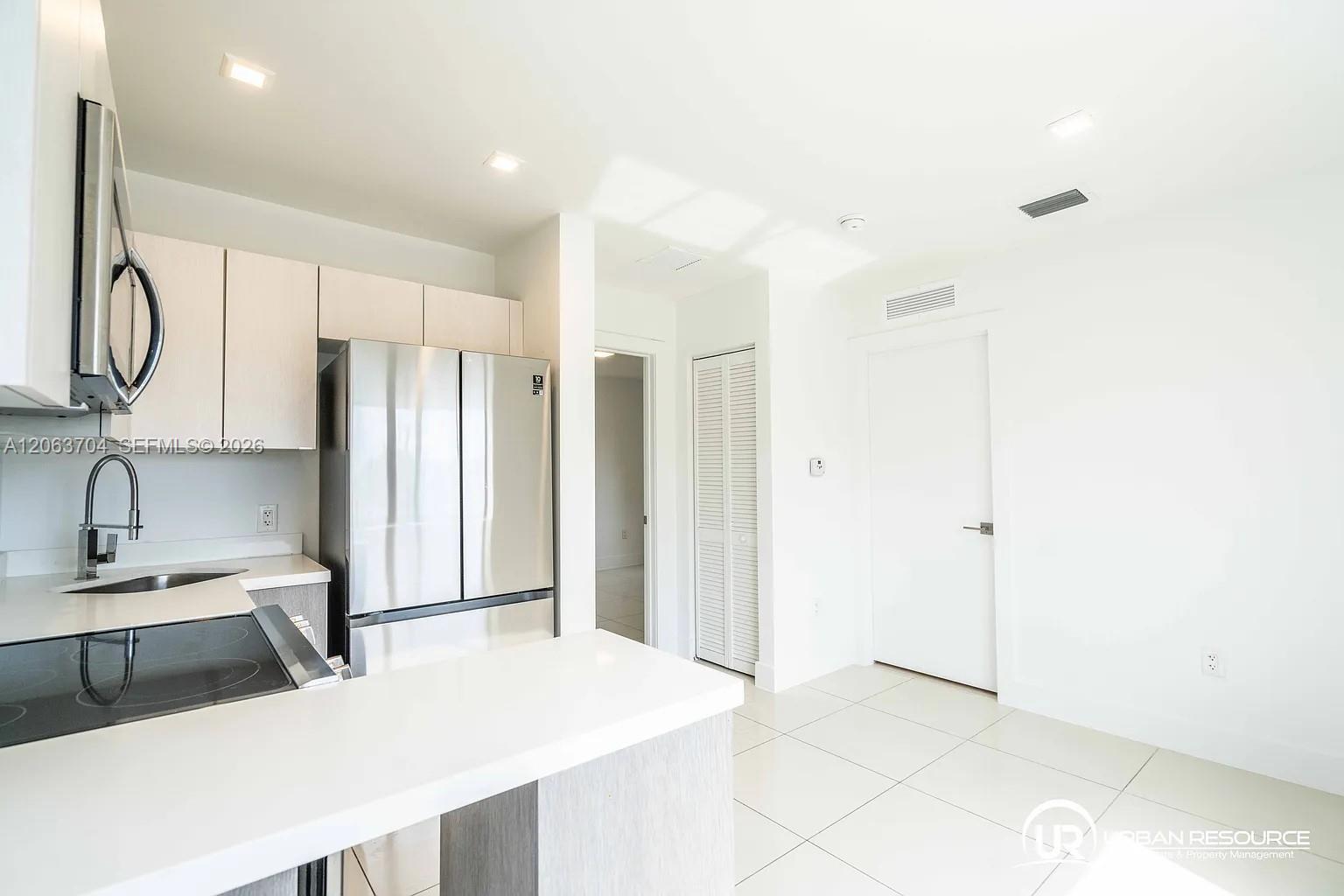 1971 Bay Dr # 122, Miami Beach FL 33141 photo 3