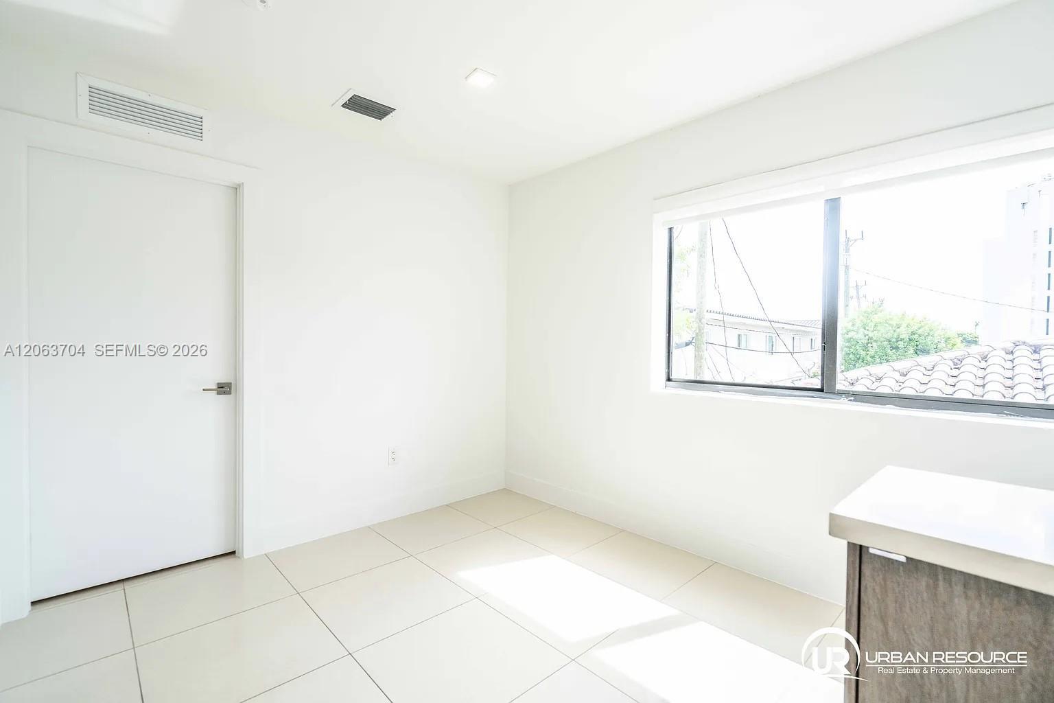 1971 Bay Dr # 122, Miami Beach FL 33141 photo 5