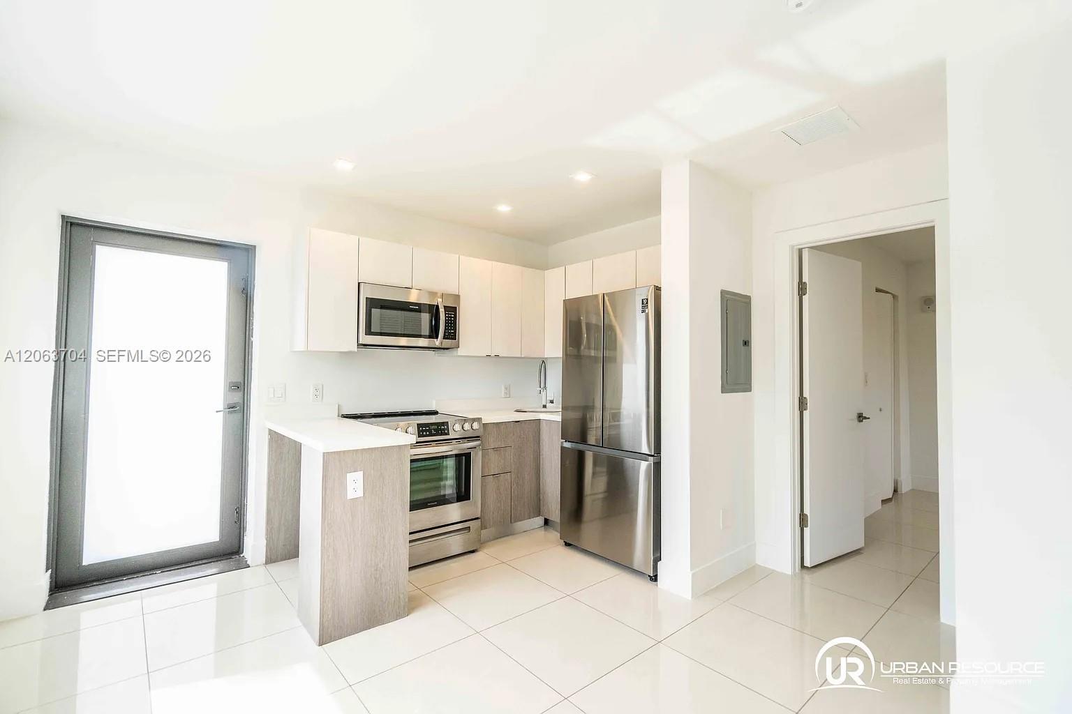 1971 Bay Dr # 122, Miami Beach FL 33141 photo 4
