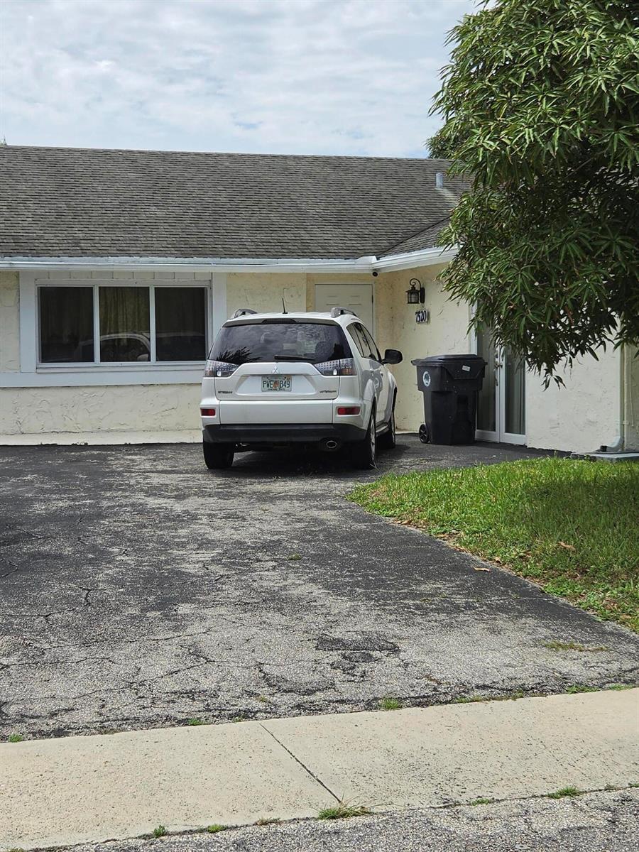 7520 SW 6TH Court SW, North Lauderdale FL 33068 photo 2