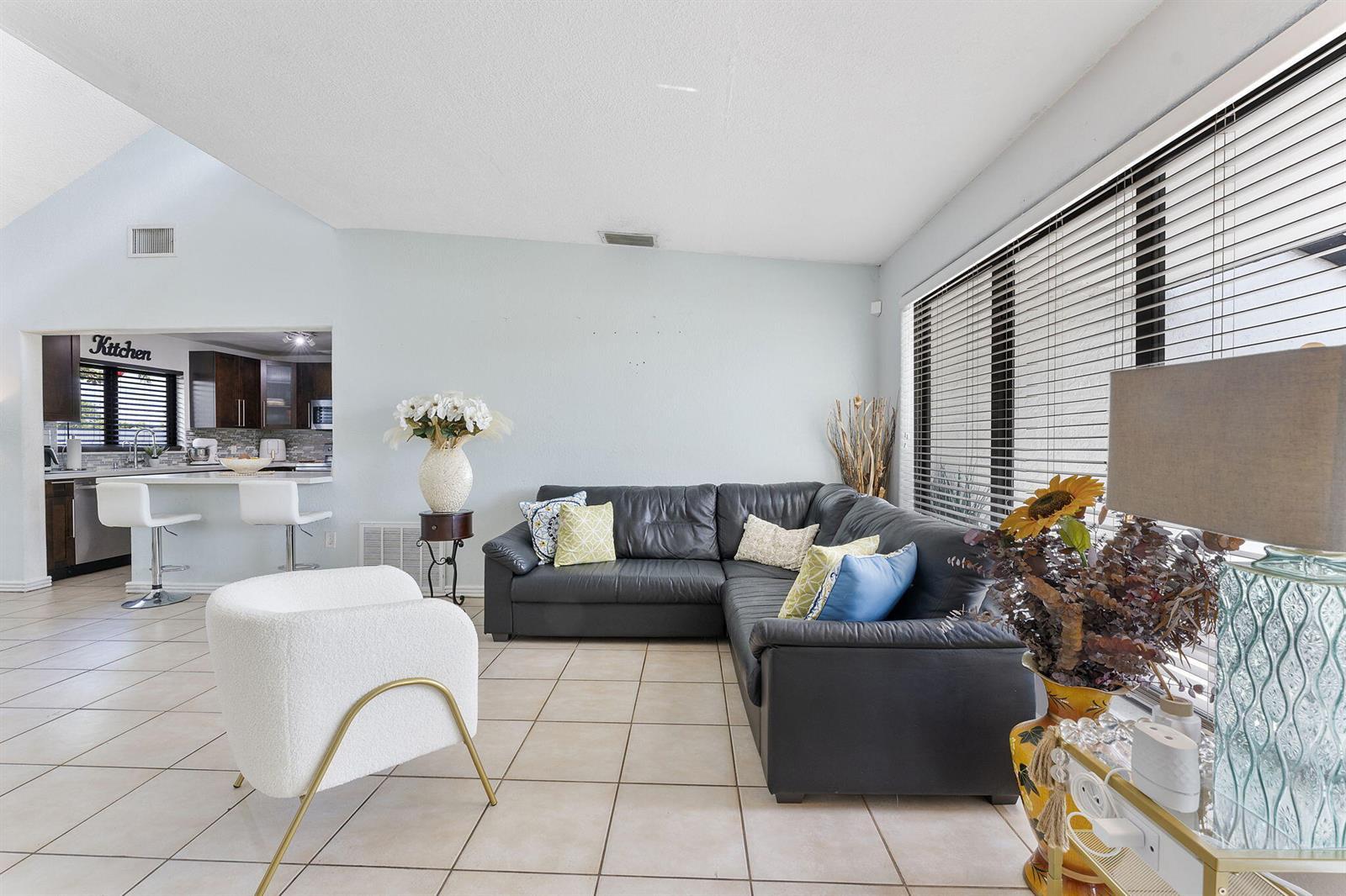 400 NW 98TH Avenue, Pembroke Pines FL 33024 photo 5