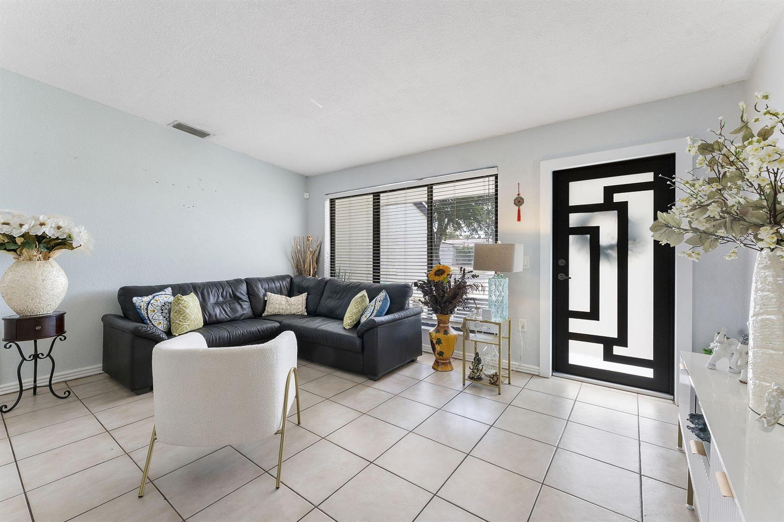 400 NW 98TH Avenue, Pembroke Pines FL 33024 photo 4