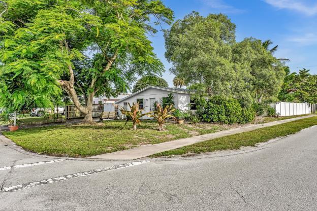 301 5TH Street, Jupiter FL 33458 photo 3
