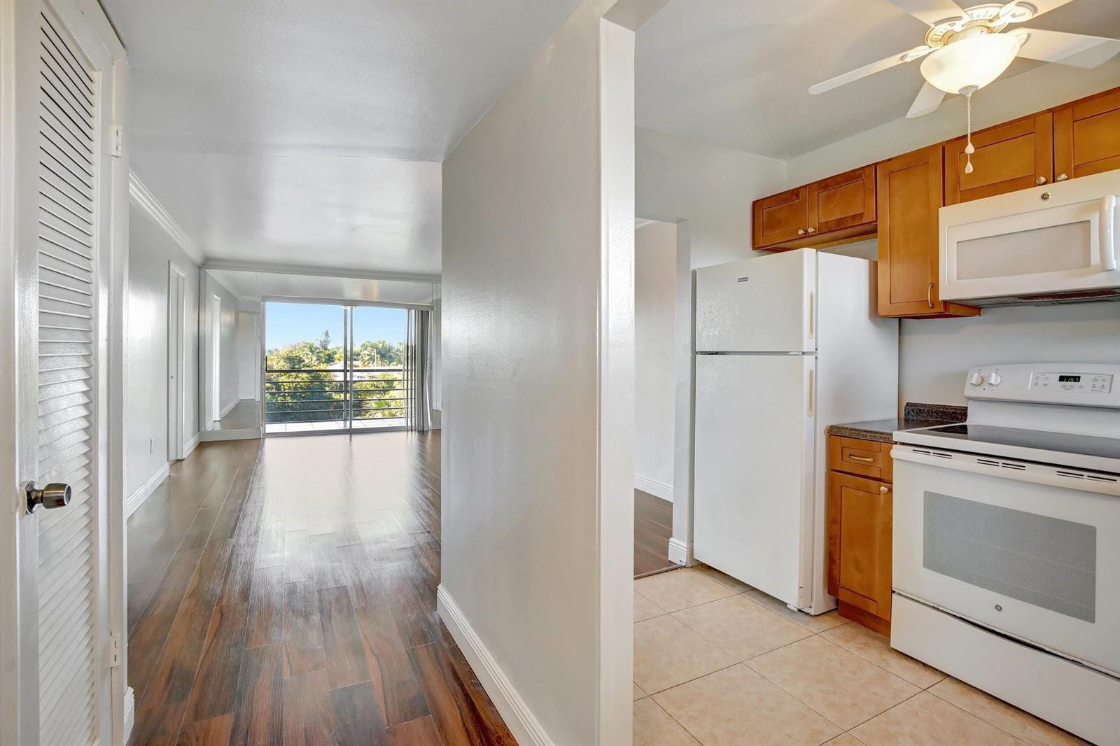 8225 Sunrise Lakes Boulevard # 303, Sunrise FL 33322 photo 2