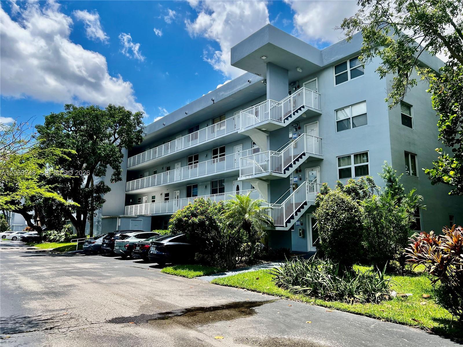 111 Royal Park Dr # 1F, Oakland Park FL 33309 photo 2