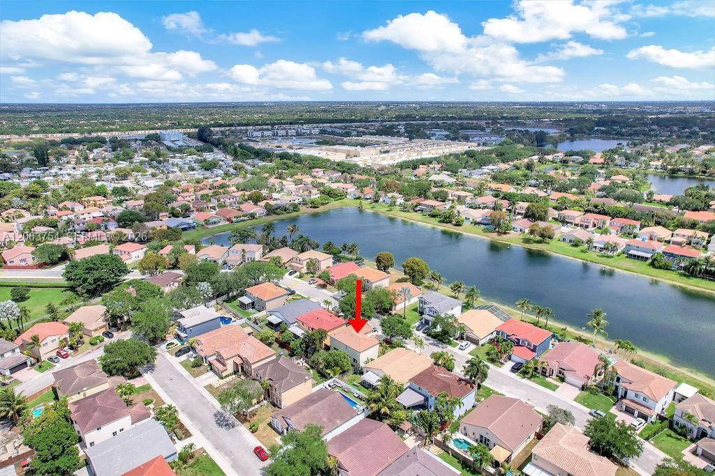 1623 E Harmony Lake Cir, Davie FL 33324 photo 4
